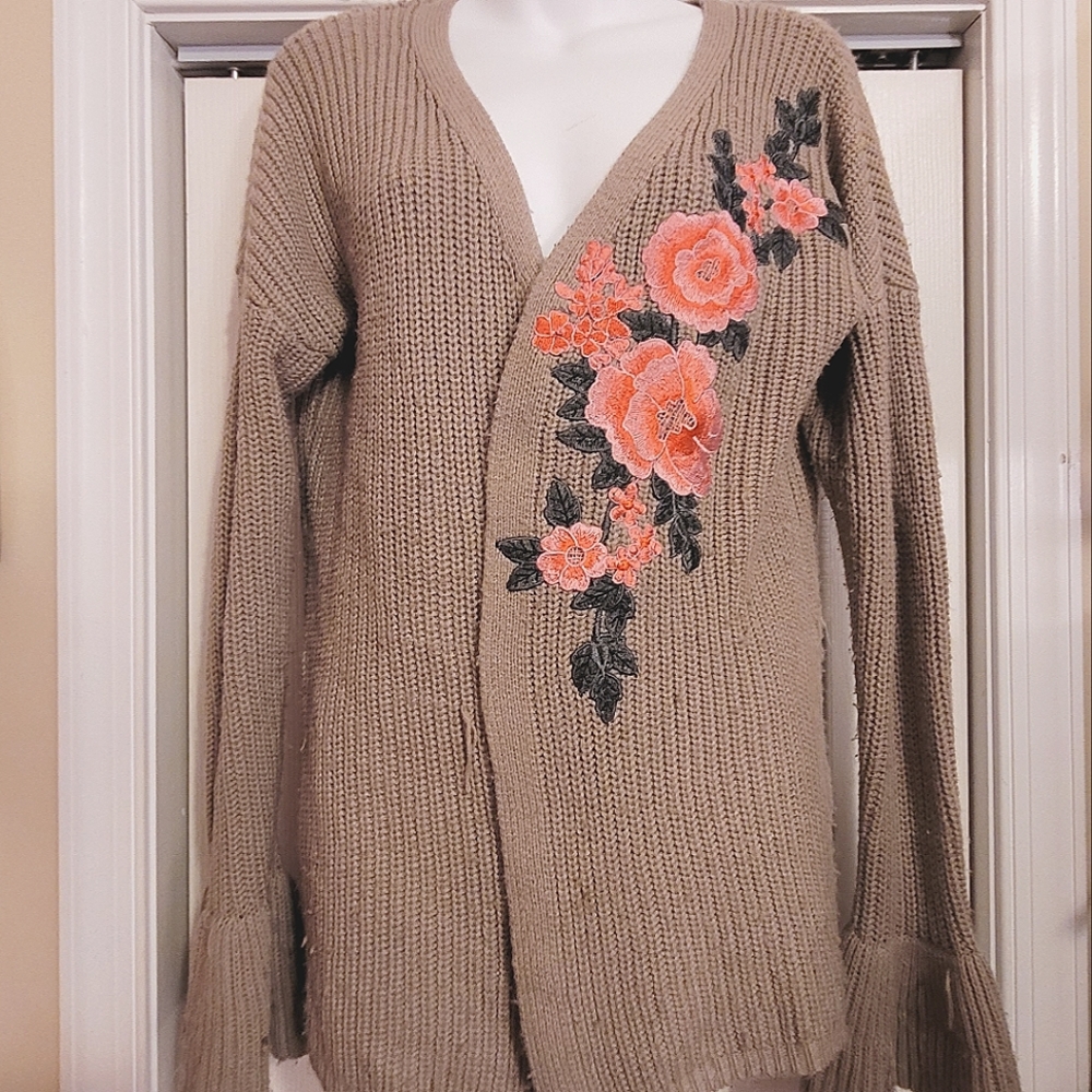 Bell sleeve embroidered cardigan